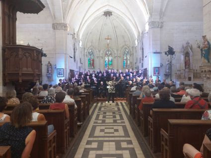 Concert du Choeur de l'Université du Maine dirigé par Evelyne Béché. Eglise de Coulans-sur-Gée - 10 janvier 2016