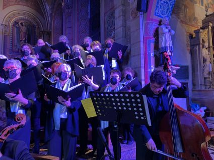 Concert du Choeur de l'Université du Mans, dirigé par Evelyne Béché, avec quintette à cordes et piano, 12 mars 2022 à l'église de Loué (Sarthe)