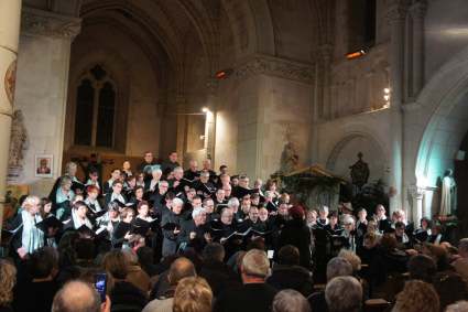 Concert du Choeur de l'Université du Maine dirigé par Evelyne Béché. Eglise de Roëzé-sur-Sarthe - 10 décembre 2016