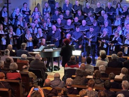 Concert de No�l du Choeur de l'Universit� du Mans, samedi 14 d�cembre 2025, dirig� par Evelyne B�ch�, piano Dimitri Negrimovski, La Guierche (Sarthe, France)