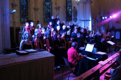 concert du Choeur de l'Universit&eacute; du Maine dirig&eacute; par Evelyne B&eacute;ch&eacute; -27 juin 2015 - Eglise de Chassill&eacute;