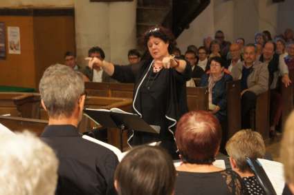 concert de la chorale Emichante de Saint-Calais, dirig&eacute;e par Evelyne B&eacute;ch&eacute;, Saint-Gervais-de-Vic, 22 juin 2015