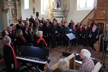 Concert de la chorale Emichante dirig&eacute;e par Evelyne B&eacute;ch&eacute;, 24 juin 2013, &eacute;glise de Sainte-Osmane, Sarthe, France, accueil du maire