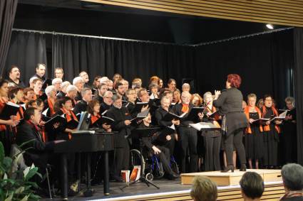 Concert du Choeur de l'Universit&eacute; du Maine &agrave; Rouillon le 13 d&eacute;cembre 2014. Direction Evelyne B&eacute;ch&eacute;