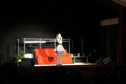 jeune candidate - concours de chant - cat&eacute;gorie 7-14 ans